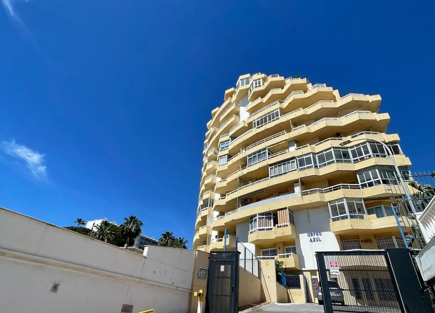Vistas Al Mar Y Al Puerto Deportivo Apartman Benalmádena