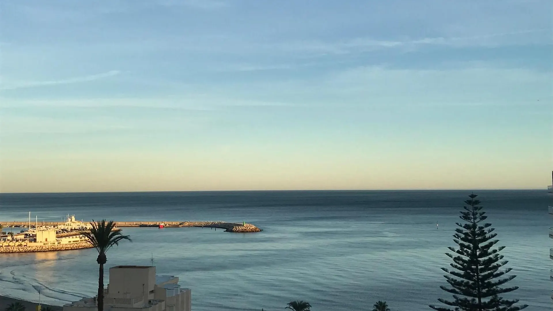 Vistas Al Mar Y Al Puerto Deportivo Apartman Benalmádena